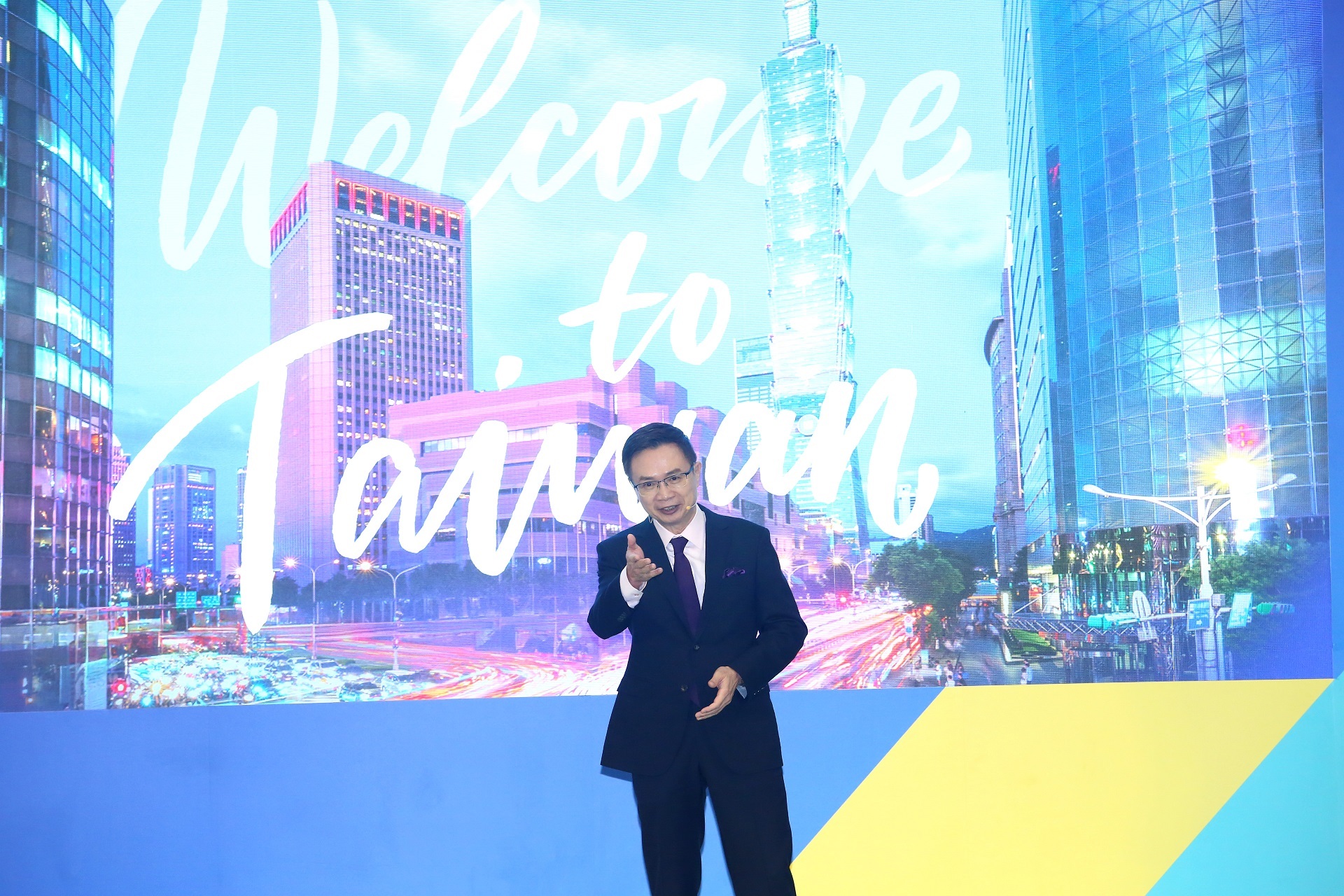 外貿協會董事長黃志芳於TaipeiPLAS & ShoeTech Taipei 2024開幕典禮中致詞，歡迎國外買主